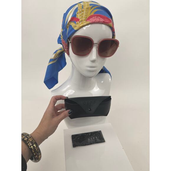 DIFF NWOT Pink & Gold Genevive Oversized Sunglasses With Case - Picture 3 of 15